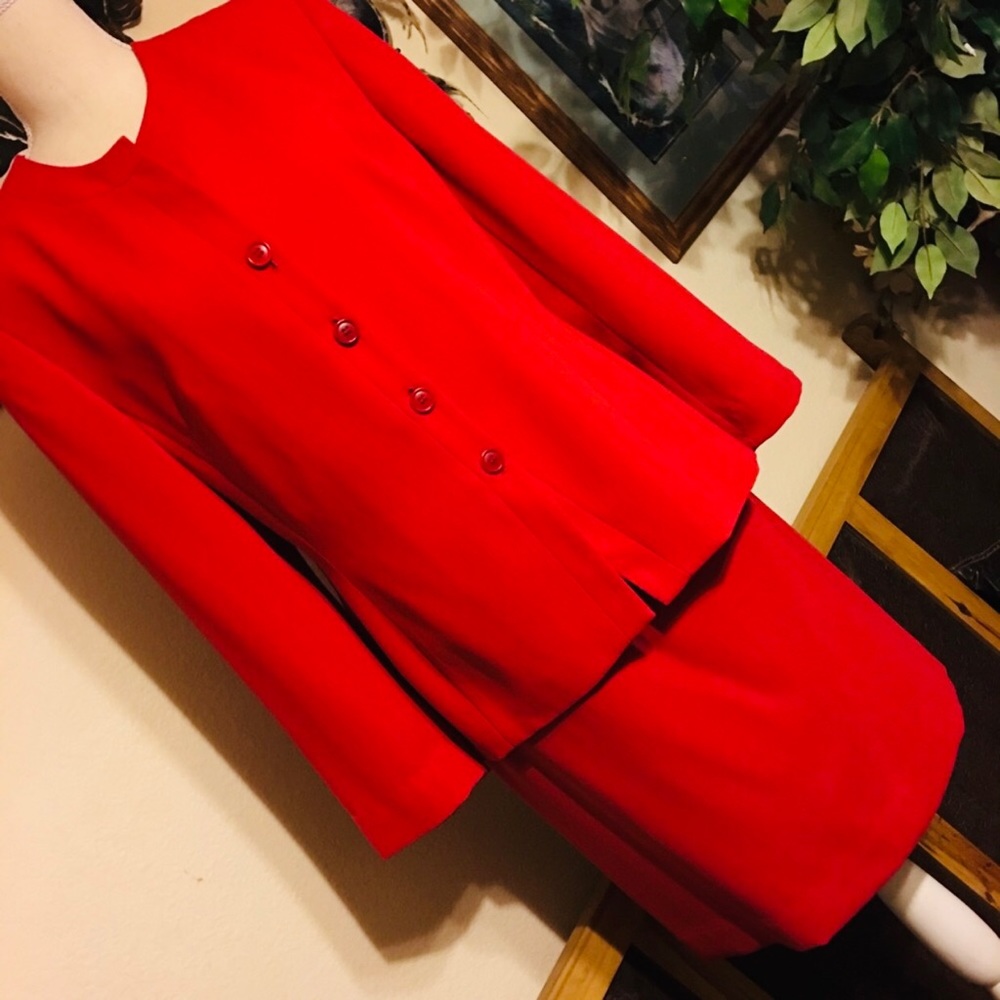 Laura Scott red jacket and skirt set 10